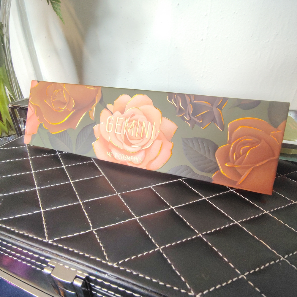 Gemini Eyeshadow Palette in Warm Greens & Golds - Picture 5 of 6